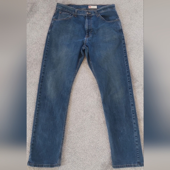 Wrangler Other - Wrangler Relaxed Blue Jeans with Classic Medium Wash